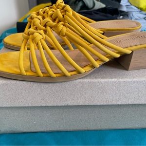 New Madewell yellow suede block sandals with box